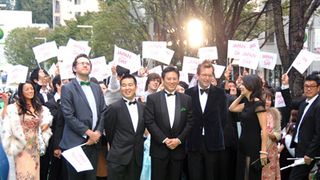 120人が一挙にグリーンカーペットを歩く!東京国際映画祭が華やかに開幕!