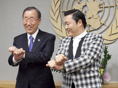 今や世界で1番有名な韓国人PSY、国連事務総長と「江南スタイル」を踊る！