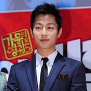 人気シリーズ『家門の栄光』最新作ユン・ドゥジュン、初映画での出演「信じられない」<韓国JPICTURES>