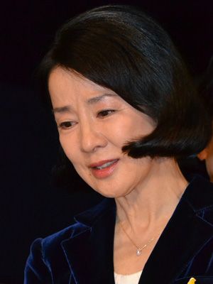 吉永小百合 感極まって涙 石巻少年少女合唱隊の歌声に感謝の言葉 シネマトゥデイ