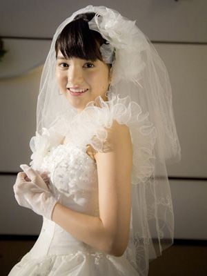 川島海荷、超キュート！18歳で人生初の純白ウエディングドレス姿を披露！