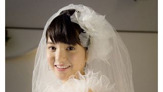川島海荷、超キュート!18歳で人生初の純白ウエディングドレス姿を披露!