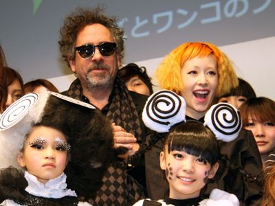 ティム・バートンと木村カエラのサプライズ登場に東京モード学園の学生が大熱狂！
