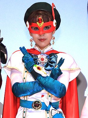初代 美少女仮面ポワトリン 花島優子 22年ぶり当時の衣装で観客魅了 シネマトゥデイ