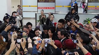 佐藤健、台湾でもみくちゃの大歓迎！空港に数百人が殺到！『るろうに剣心』台湾全土で拡大公開！