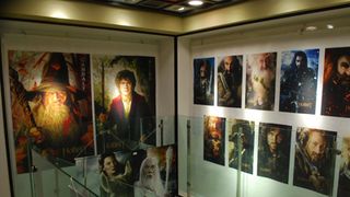 『ホビット』ショップが東京・銀座にオープン!開店前には行列も