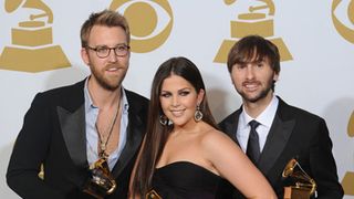 レディ・アンテベラムのヒラリー・スコットが妊娠！