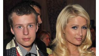 パリス・ヒルトンの18歳の弟コンラッド マリファナ吸引で極秘入院していた…