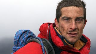 究極のやりすぎサバイバル!動物の睾丸、ウジ虫もパクリ!「貴重なタンパク源です」な映像公開