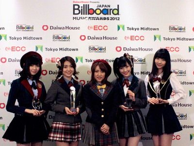 AKB48、ビルボード・ジャパンで2年連続「今年最も活躍したアーティスト」に！新人賞は、家入レオが受賞！