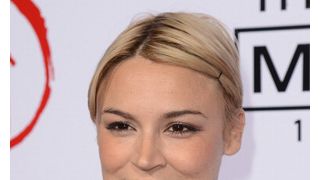 「The OC」のサミーラ・アームストロングが男児を出産