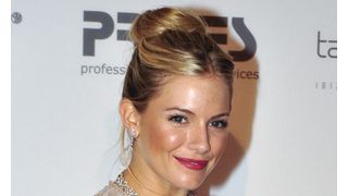 シエナ・ミラー、妊娠初期の疲れも演技に取り込み