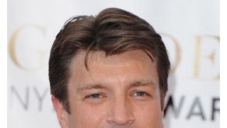 「キャッスル」のネイサン・フィリオン、2013年全米脚本家組合賞の司会に