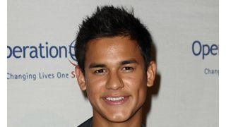 『トワイライト』シリーズの人狼役がまた一人逮捕　空港ゲートで放尿