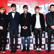 BEASTとチャン・ヒョク、ユン・ドゥジュンの応援に 『家門の帰還』VIP試写会出席<韓国JPICTURES>