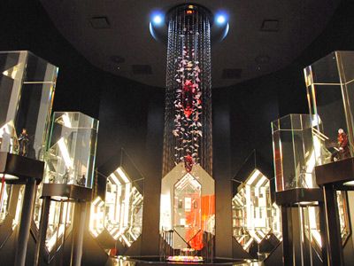 まるで Ff ドラクエ の美術館 こだわりぬいたスクエニ公式ショップ カフェがオープン シネマトゥデイ