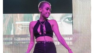 マイリー・サイラス、クリスマスプレゼントはセックス人形