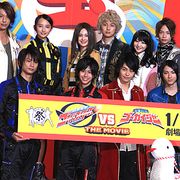 ゴーバスターズ&ゴーカイジャー、宝船で登場し新年祝福!