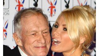 86歳のプレイボーイ誌創刊者ヒュー・ヘフナーが無事に結婚 一度は逃げた60歳年下の花嫁と