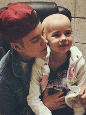 ジャスティン ビーバー 白血病と闘う7歳のファンを見舞う シネマトゥデイ