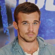 『バーレスク』のカム・ジガンデイ 衝突した車の運転手から訴えられる