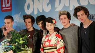 堀北真希、大ファンのワン・ダイレクションを着物姿でお出迎え！