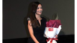 黒木メイサ、出産後初の公の場に“美脚ミニ”ドレスで登場!