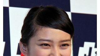 武井咲、勝利の女神に!繊細な“笑み”に苦労