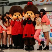大人気ぬいぐるみ・モンチッチ39回目の誕生日を、川島海荷ら9nineがお祝い!