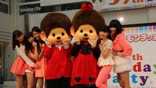 大人気ぬいぐるみ・モンチッチ39回目の誕生日を、川島海荷ら9nineがお祝い!