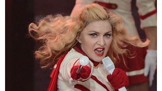 マドンナ、ハリケーン・サンディ被害救済のためツアー衣装をオークションに出品