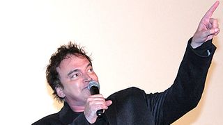 タランティーノ監督、超ハイテンションでチョコレート弾を発射!雄たけびと共に新作アピール!