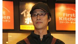 堤真一、1時間店長!ファーストキッチンの制服に身を包みポテトフライを調理!