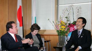 シュワちゃん×石原伸晃環境大臣が急きょ対談！