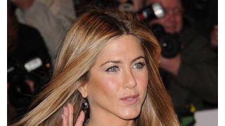 ジェニファー・アニストンが女王様きどり? 共演者と一緒に食事せず