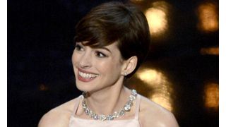 アン・ハサウェイが取り乱し激怒！アカデミー賞ドレス変更の舞台裏が明らかに…