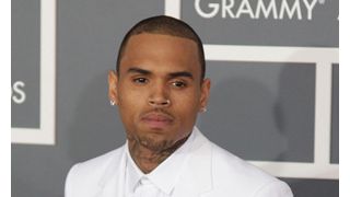 クリス・ブラウン　チャリティー・イベントで10ドルの駐車代を求められ激怒