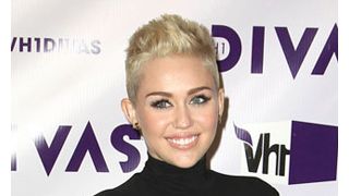 マイリー・サイラス、ブリトニー・スピアーズのマネージャーと契約へ