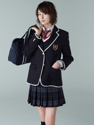 米倉涼子、女子高生役の制服姿が公開！現役高校生と気迫で勝負！