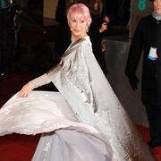 舞台で女王ヘレン・ミレンの言うことを聞かないコーギーがクビに