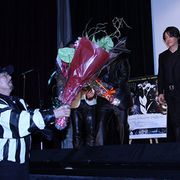 河村隆一に千葉真一から花束!映画の音楽総指揮に手ごたえ