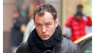 ジュード・ロウ、無断で顔写真を広告に使った暖炉販売会社を訴える