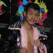 亀田興毅、「東京ランウェイ」に下着モデルとして登場!女子ファン見守る中、花柄パンツ一丁