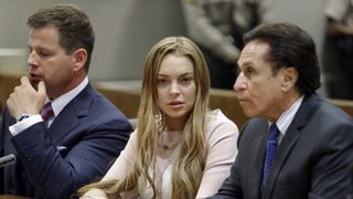 リンジー・ローハン、90日間のリハビリ施設入りが決定 収監は免れる