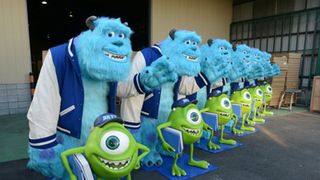 『モンスターズ・インク』のマイクとサリーが100体来日!?日本の怖がらせ屋なまはげとも面会！