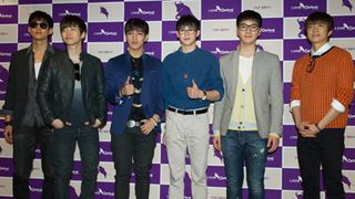 2PM、ファンサイン会開催!人気すぎて交通はまひ状態に<韓国JPICTURES>