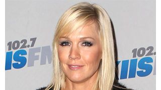シングル・マザーになった「ビバヒル」のジェニー・ガース 将来のために倹約