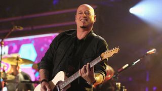 「ヘイ、ソウル・シスター」トレインのジミー・スタッフォードが長年の恋人と結婚！