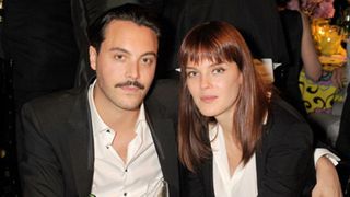 「ボードウォーク・エンパイア」のジャック・ヒューストンに女児誕生