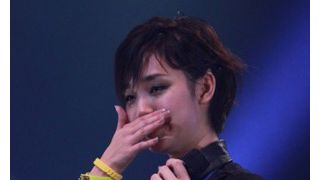 歌手・剛力彩芽解禁! 初お披露目ライブで“涙の剛力スマイル”!